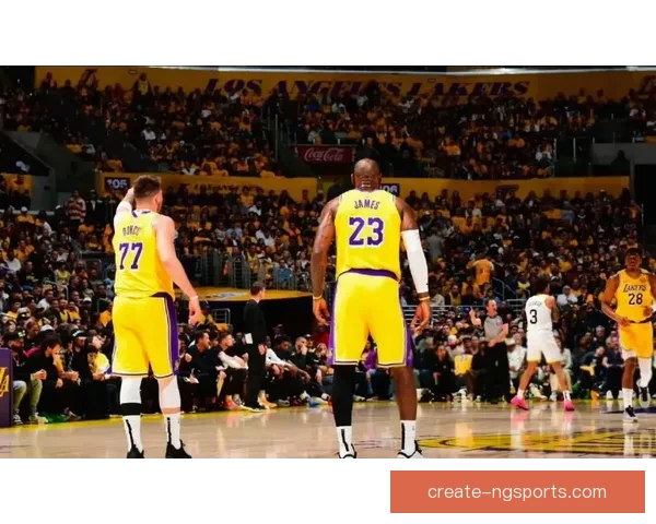 湖人新赛季首战震撼亮相詹姆斯领衔全队展现冠军气势